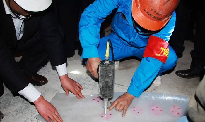 施工人員焊接防水板和熱熔墊片的主要工具是什么？