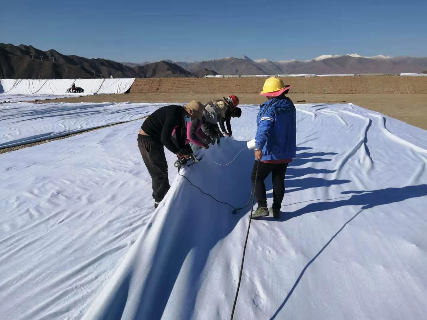 復合土工膜與混凝土搭接時(如橋墩處)處理措施
