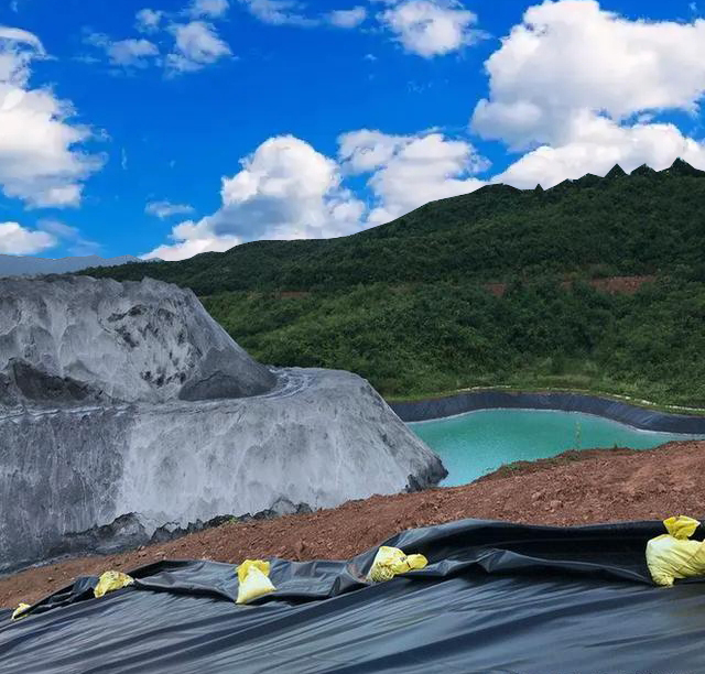 場地位于河漫灘的人工湖如何防止湖水滲漏？